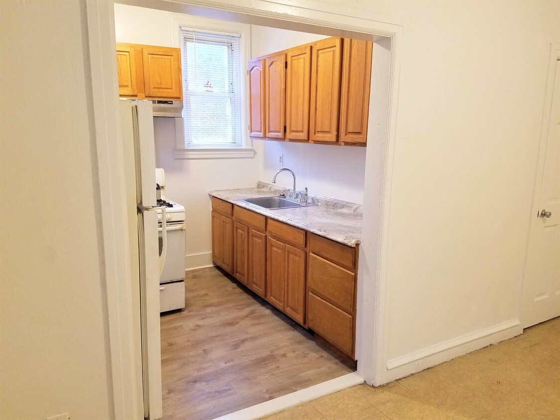 Primary Photo - 1319 W Butler St