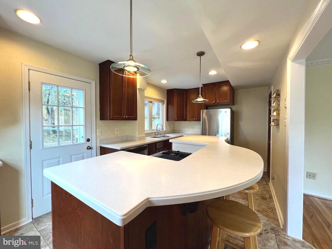 5843 Edgehill Dr, Alexandria, VA 22303 House Rental in Alexandria, VA