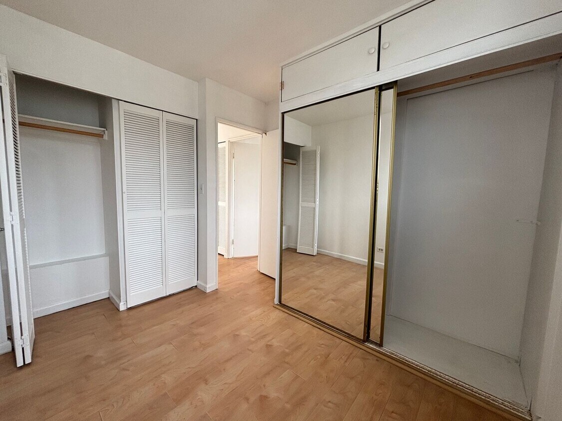 Foto principal - AVAILABLE NOW! 2 BED 1 BATH 1 COVERED PARK...