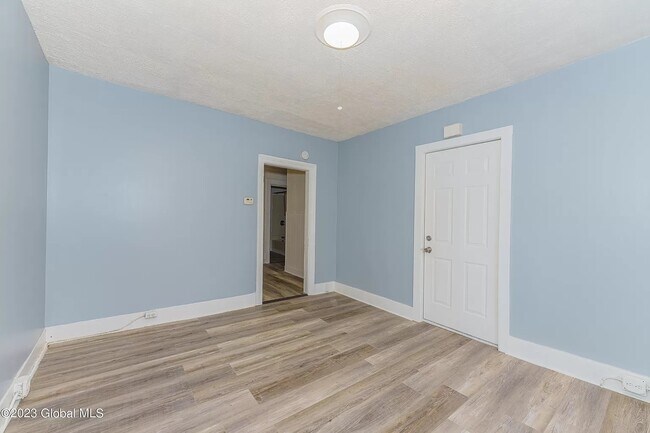 Building Photo - 506 3rd St