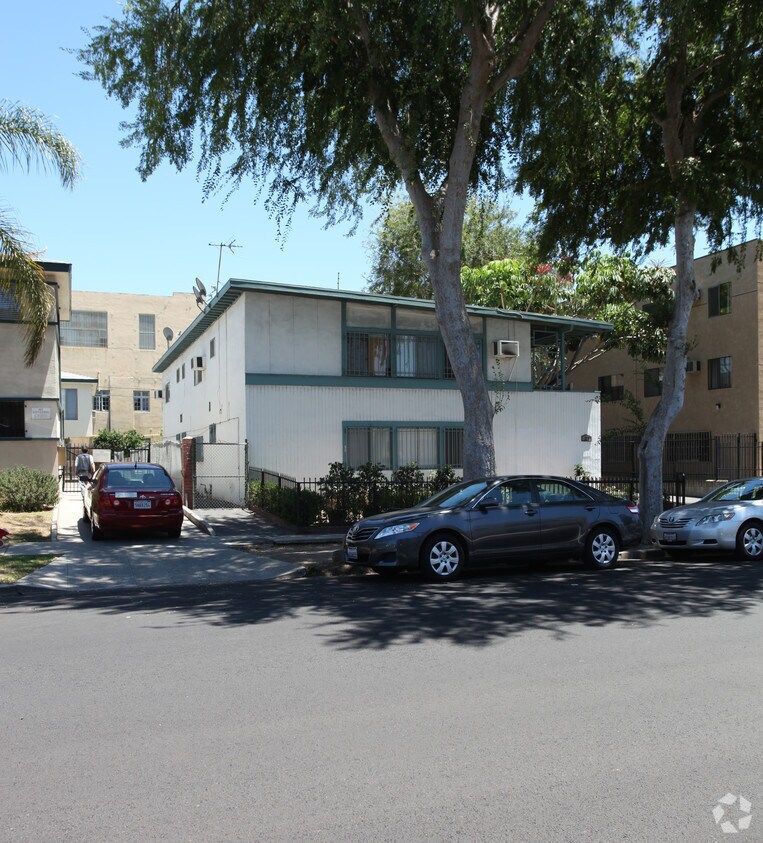 Building Photo - 220 S Serrano Ave