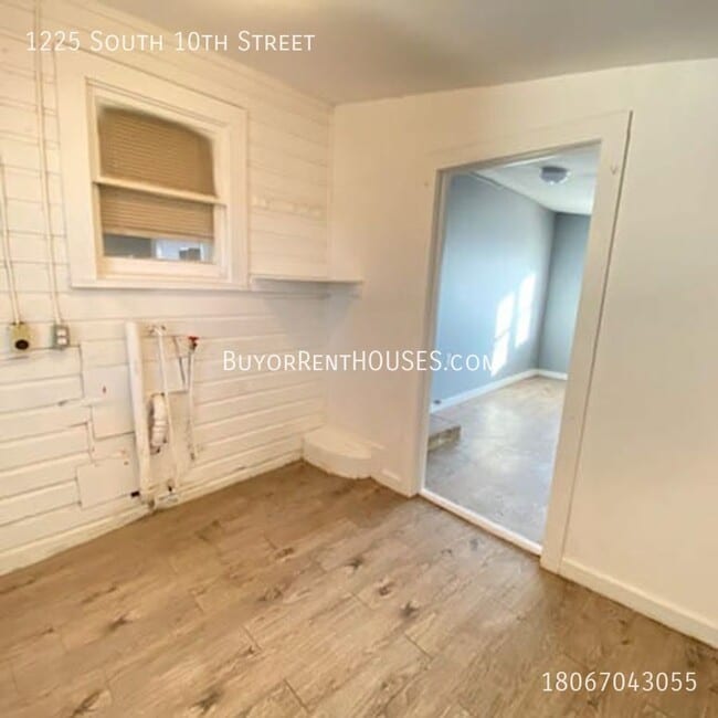 Building Photo - $499 Move-In Special (+ admin fee) + $0 De...