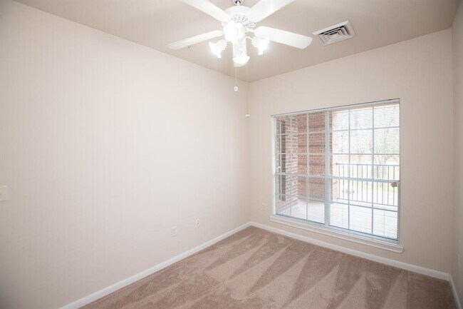 Building Photo - 2815 Kings Crossing Dr