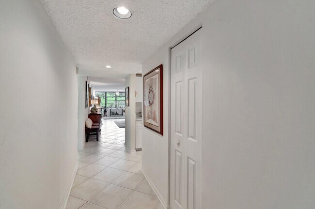 Foto del edificio - 15075 Witney Rd