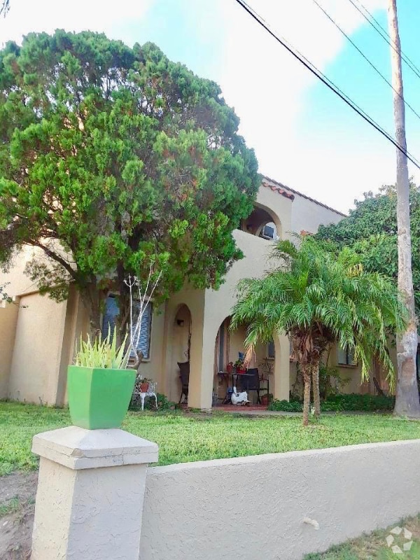 Building Photo - 542 W Polk St