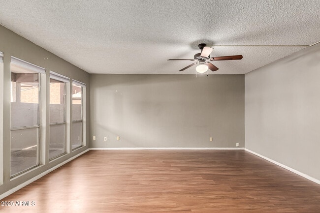 Building Photo - 2680 E Oakleaf Dr