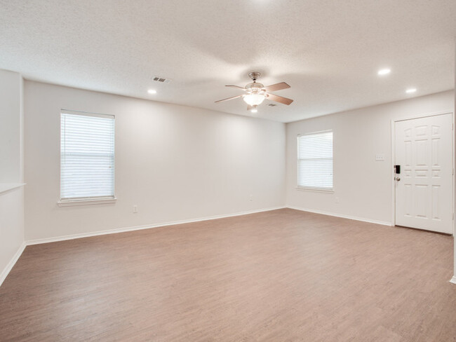 Foto del edificio - Roanoke, TX - House - $1,995.00 Available ...