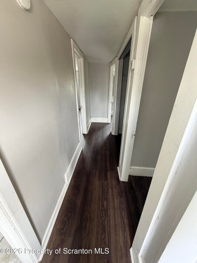 Foto del edificio - 409 Alden Mountain Rd