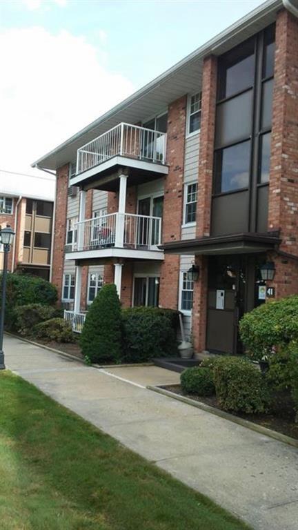 Building Photo - 41 Bullocks Point Ave