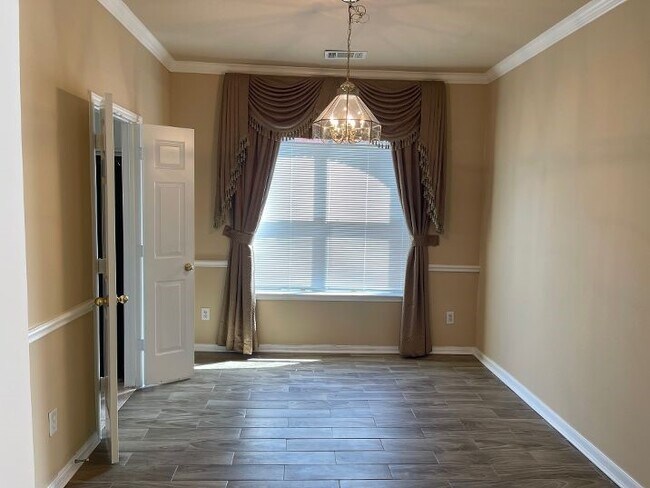 Foto del edificio - 4623 Russett Ln