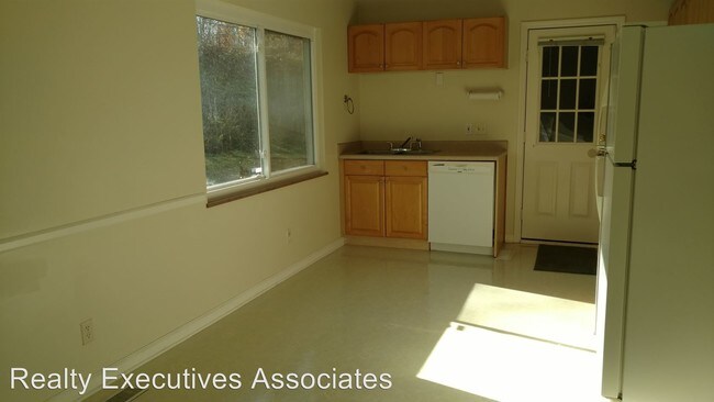 Building Photo - 1728 Pinebrook Dr