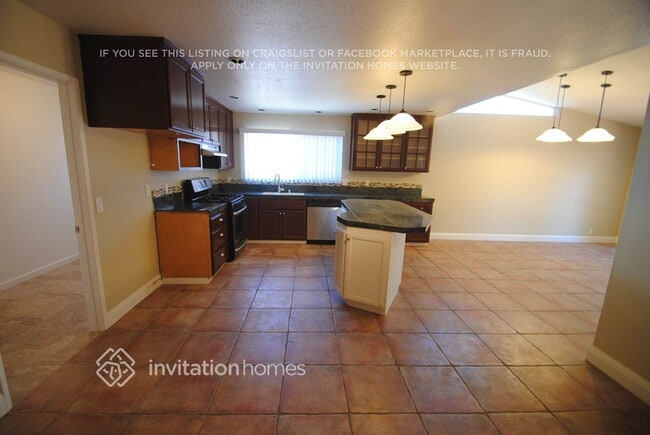 Building Photo - 385 Temple Dr