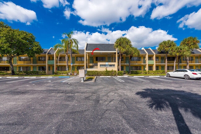 Building Photo - 1529 Meadows Cir W