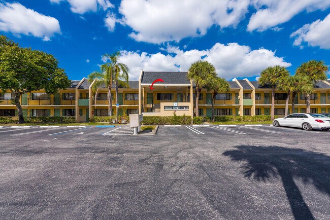 Foto del edificio - 1529 Meadows Cir W