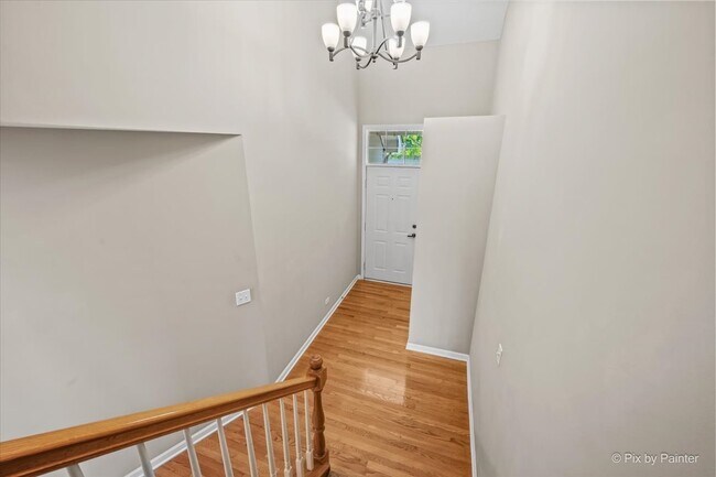 Foto del edificio - 1058 E Danbury Dr