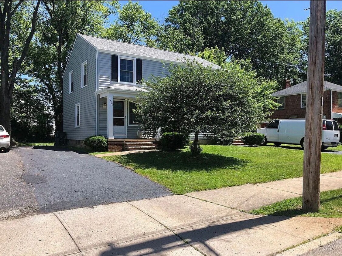 Foto principal - 1539-1543 Babbitt Rd