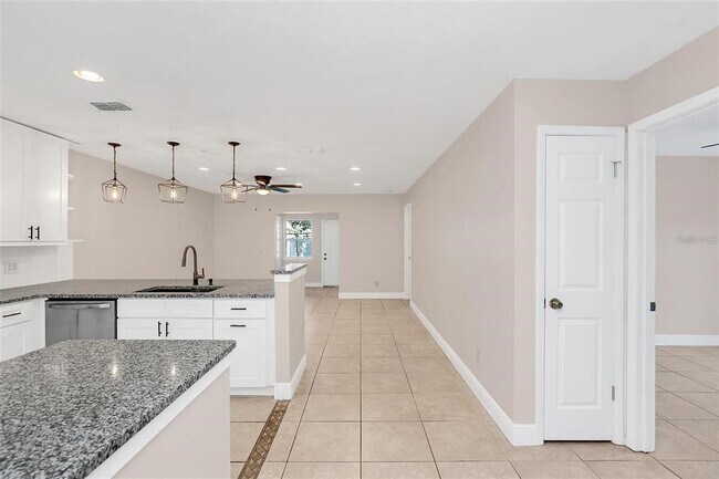 Building Photo - 1203 Hendren Dr