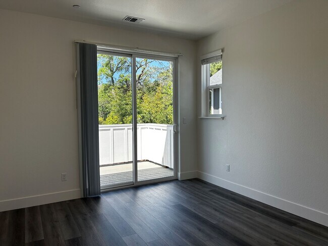 Building Photo - 937 Middle Rincon Rd