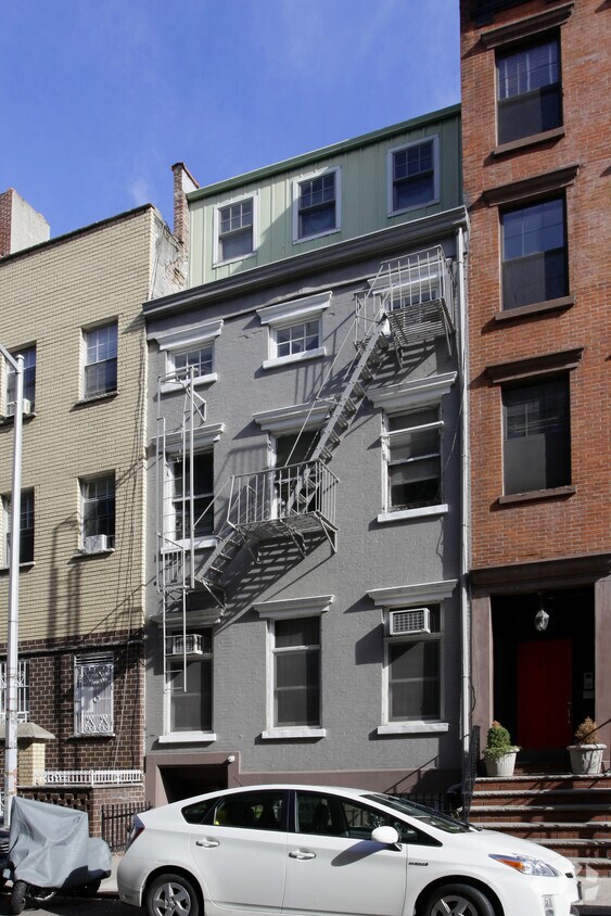 Primary Photo - 237 W 16th St