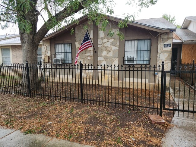 Building Photo - 6824 Oldham