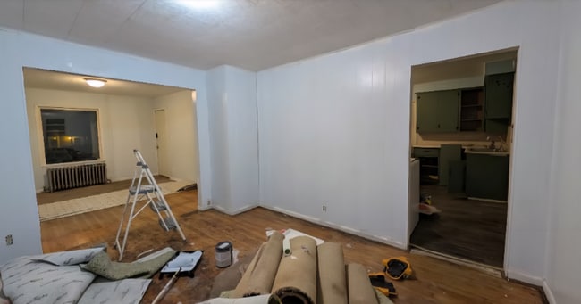 Building Photo - 584 Burgess St
