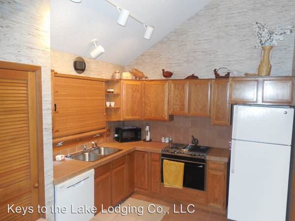 Building Photo - 1034 Country Club Dr