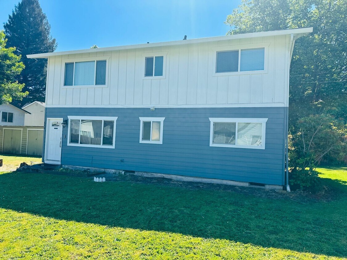 Foto principal - Charming Remodeled Camas Duplex