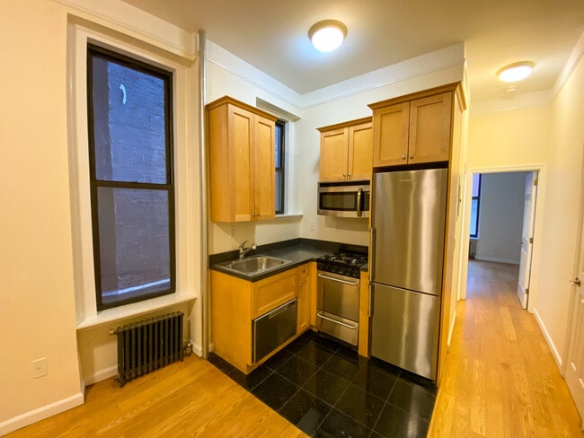Building Photo - 107 E 82nd St