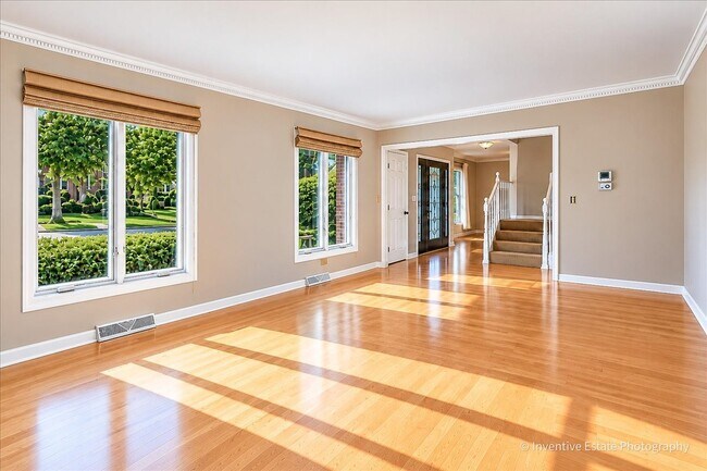 Foto del edificio - 6201 Sleepy Hollow Ln