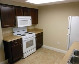 Building Photo - 908 5th St