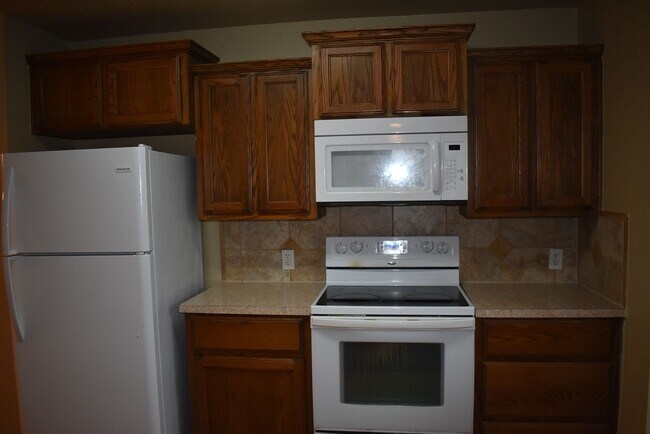 Building Photo - 1600 Nicholas Cir