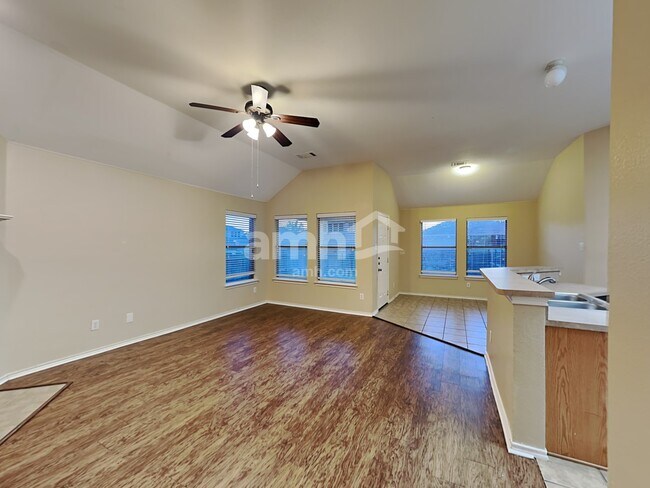 Foto del edificio - 1513 Hafner Dr