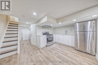 Building Photo - 46 Springhurst Ave