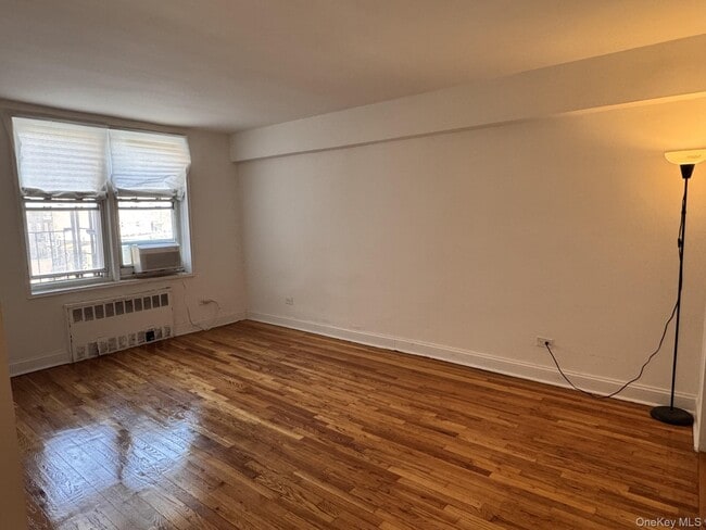 Foto del edificio - 62-59 108th St