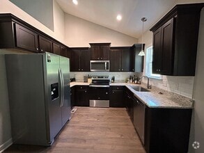 Building Photo - 102 Hawk Pl