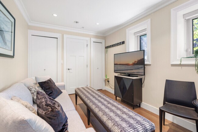 Photo du bâtiment - 2455 W 7th Ave