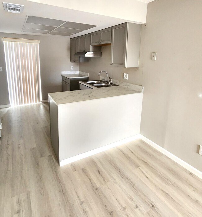 Building Photo - 85 Las Brisas Way