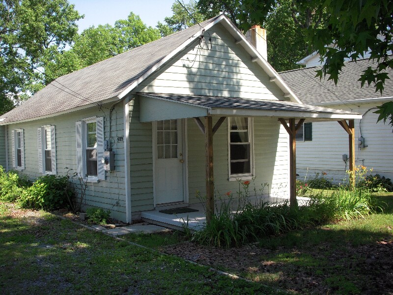 Primary Photo - 5785 Downey Ave