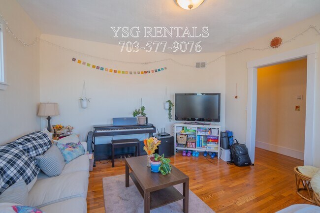 Building Photo - 364 Highland Ave
