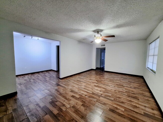 Foto del edificio - 700 E Airport Blvd