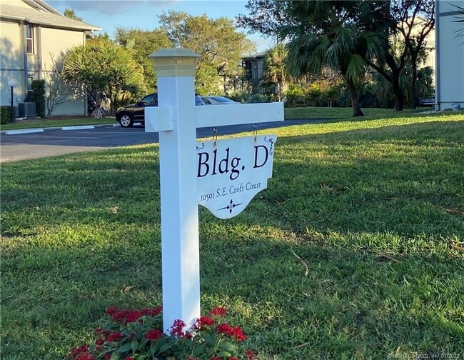 Building Photo - 10501 SE Croft Ct