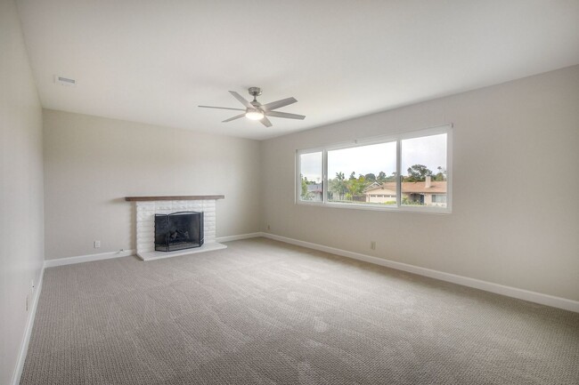 Building Photo - 4Bed/2Bath Remodeled Home in Carlsbad with a Pool~ Trieste