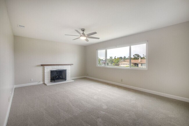 Foto del edificio - 4Bed/2Bath Remodeled Home in Carlsbad with a Pool~ Trieste