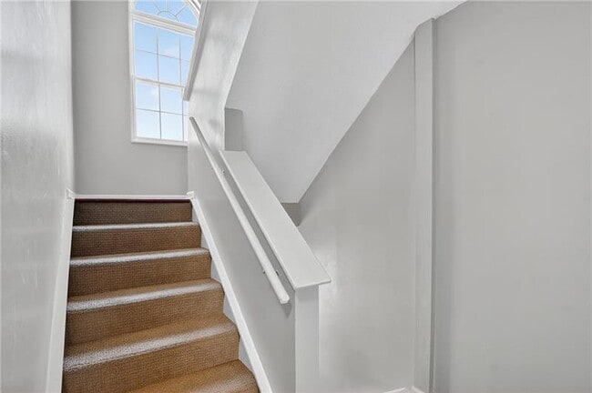 Building Photo - 117 Scenic Hill Dr