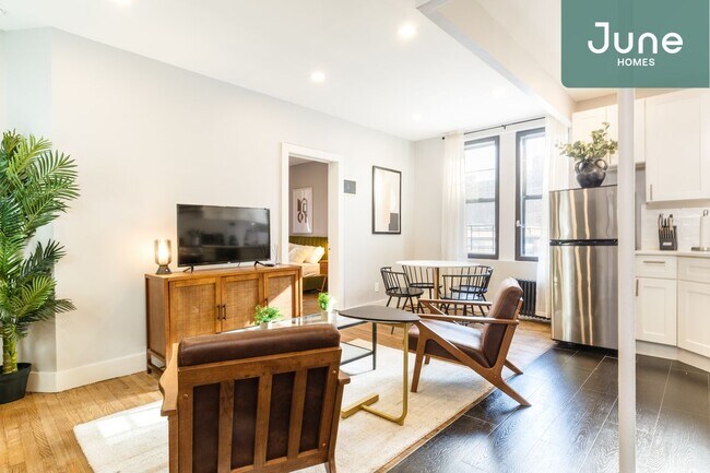 Building Photo - Queen room in 4-bed/2.0-bath Home