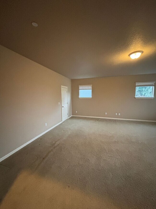 Foto del edificio - Tigard home with High-end Finishes - Large...