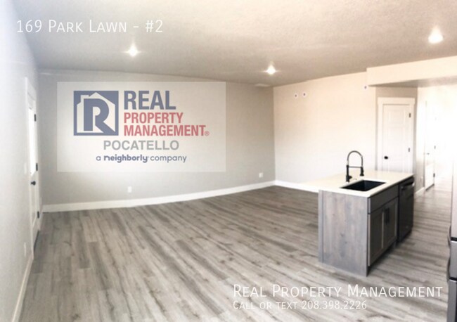 Building Photo - MOVE IN SPECIAL - 3 bedroom 2.5 bath Townh...