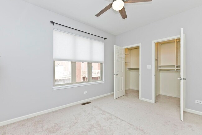 Foto del edificio - 1332 N Burling St