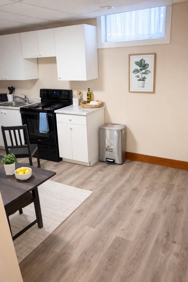 Building Photo - 11010-11081 81 Ave NW