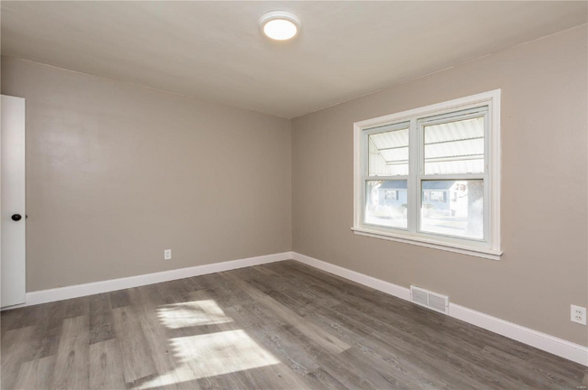 Building Photo - 9541 Theodosia Ave